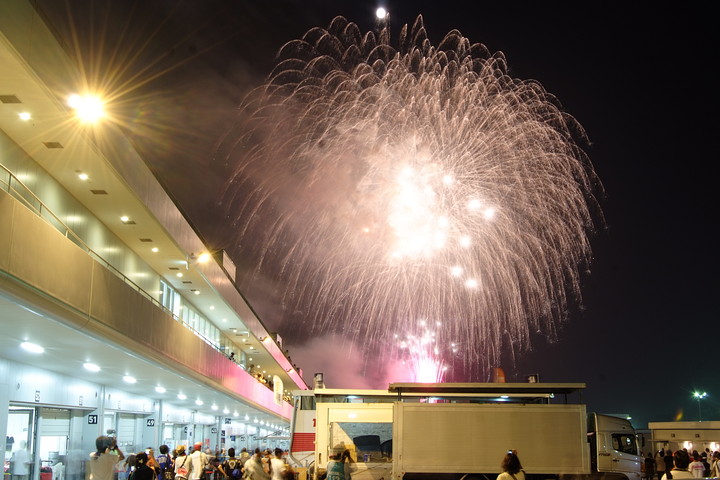 表彰式後に行われた勝者を讃える花火大会
