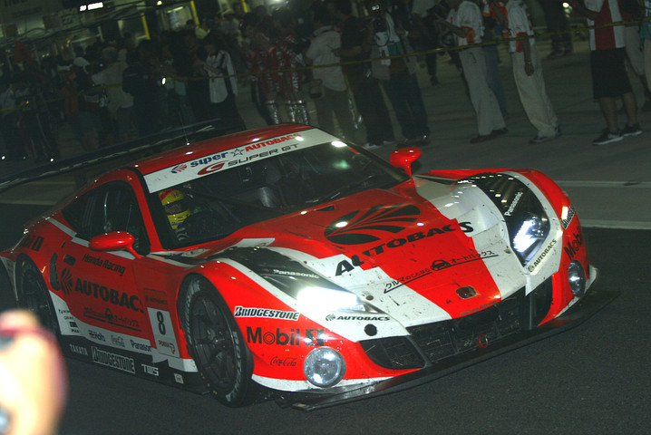 ウイニングランから戻ってきたARTA NSX