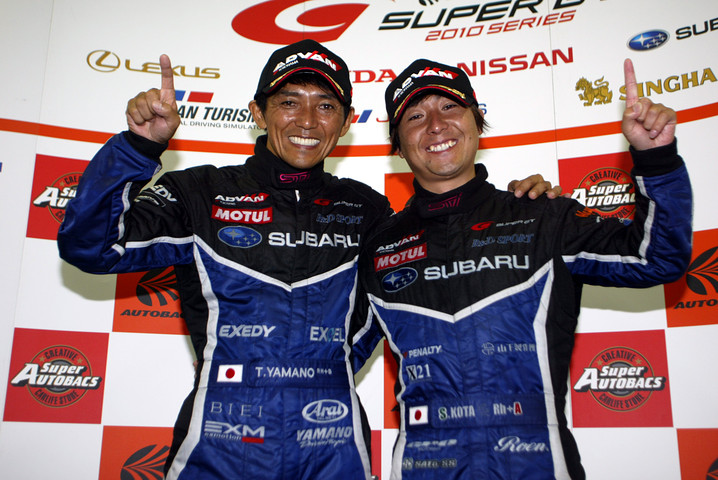 決勝記者会見: GT300クラスの優勝ドライバー