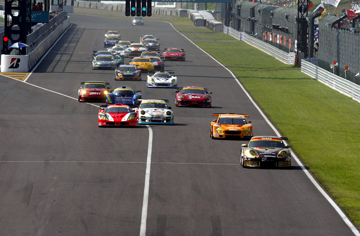 GT300クラスのスタートシーン
