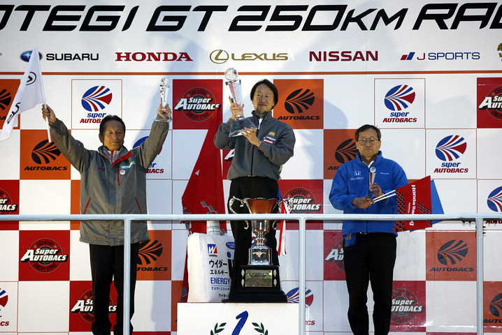 GT500クラスのチームチャンピオン表彰式