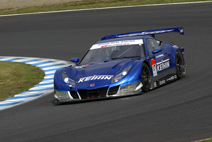 日曜朝のフリー走行でGT500クラストップタイムは、KEIHIN HSV-010（金石年弘／塚越広大組）