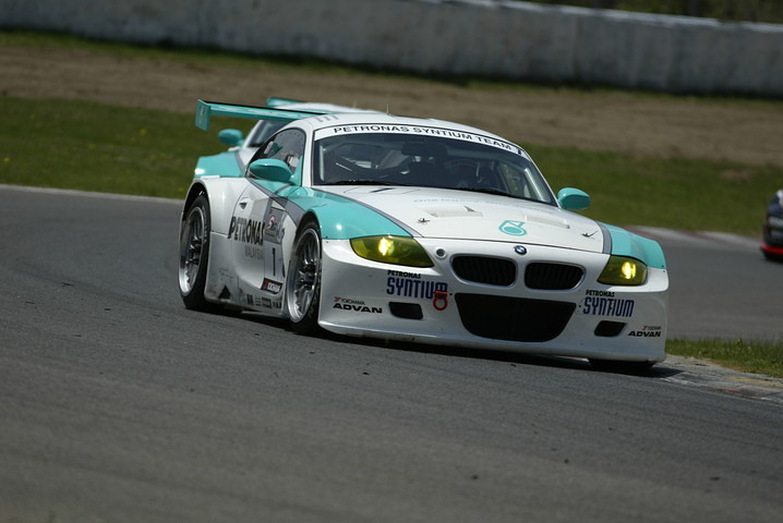 ポールポジションは、PETRONAS SYNTIUM BMW Z4M COUPE（谷口信輝／柳田真孝／イムラン・シャーロム組）