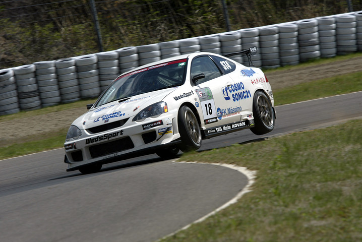 ST4クラス優勝は、コスモソニック21FK ings DC5（浅野武夫／岡野陽朋／森政行組）