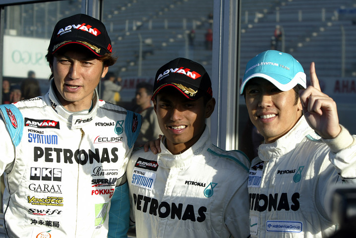 優勝したBMW Z4のドライバーたち（谷口信輝・柳田真孝・イルマン・シャーロム）