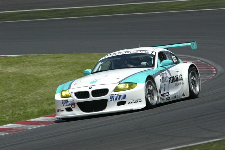 ペナルティを受けながらもST1クラス優勝は、PETRONAS SYNTIUM BMW Z4M COUPE（谷口信輝／柳田真孝／イムラン・シャーロム組）