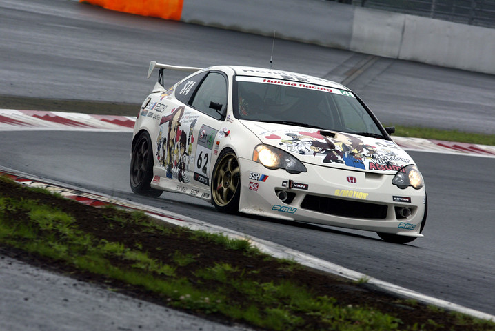 ST4クラスのポールポジションは、ホンダカーズ東京 G/M インテグラ（塩谷烈州／太田侑弥／古橋孝之組）