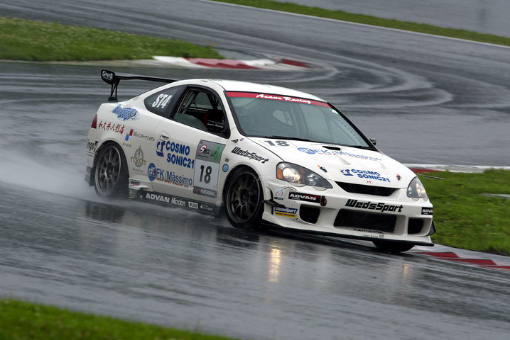 ST4クラス優勝は、コスモソニック21FK ings DC5（浅野武夫／笠原智行／森政行組）