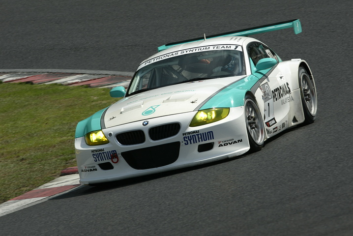 ST1クラスポールポジションは、PETRONAS SYNTIUM BMW Z4M COUPE（谷口信輝／柳田真孝／イムラン・シャーロム組）