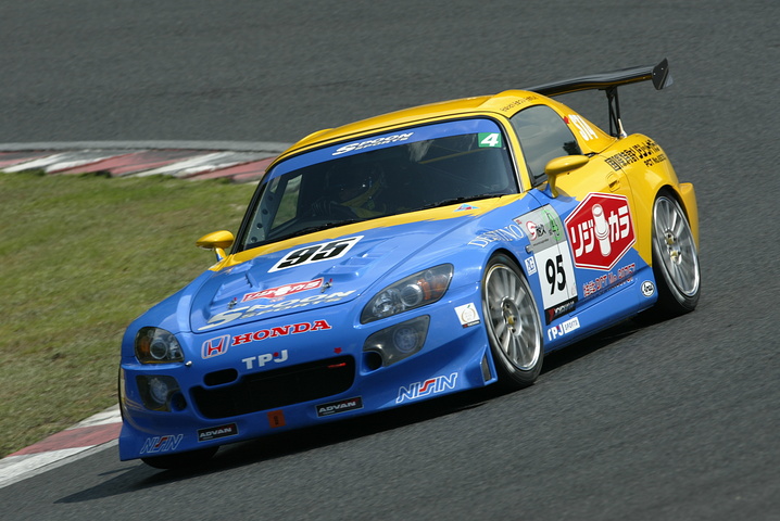 ST4クラスポールポジションは、特許リジットカラーS2000（服部尚貴／松井猛敏／木下隆之組）