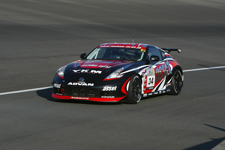 ST3クラスポールポジションは、asset・テクノZ34・nismo（藤井誠暢／佐藤公哉／前嶋秀司組）