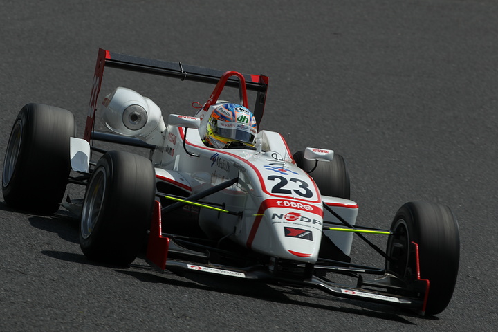 公式予選: Nクラスポールポジションは、千代勝正（NDDP）