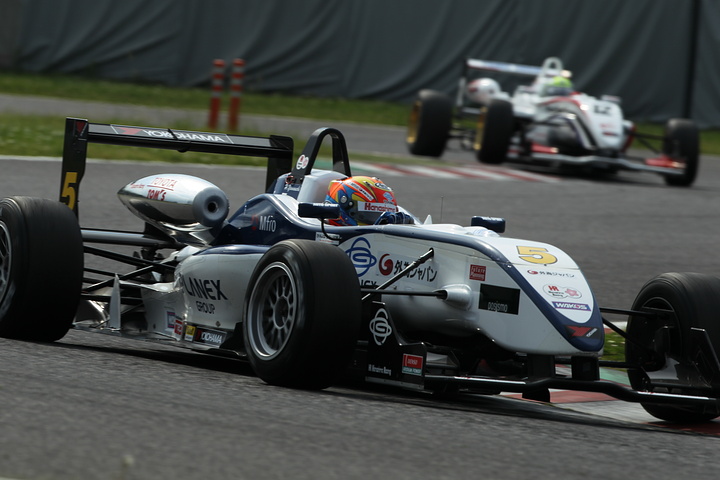 緒戦を制したのは、山内英輝（ハナシマ）