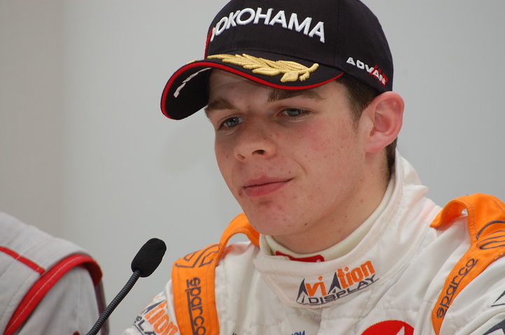 決勝記者会見: Nクラス2位のギャリー・トンプソン（KCMG）