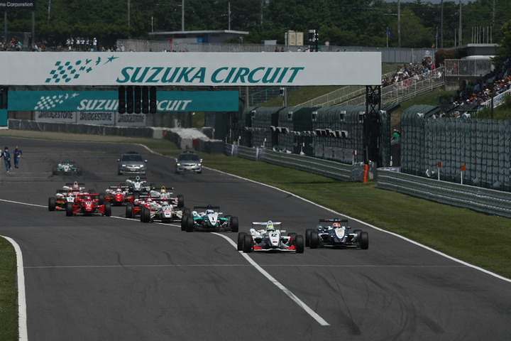 17周の決勝レースがスタートした