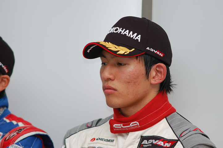 決勝記者会見: Nクラス優勝の中山雄一（トムス）