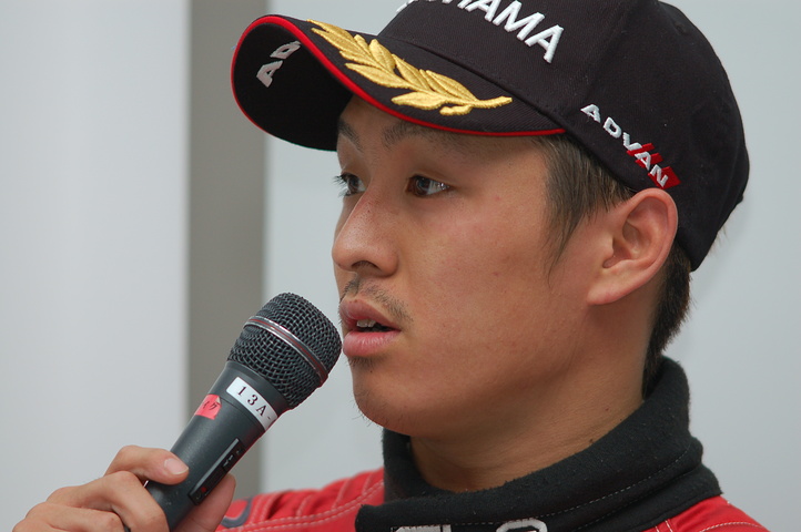 決勝記者会見: Cクラス3位の関口雄飛（B-MAX）