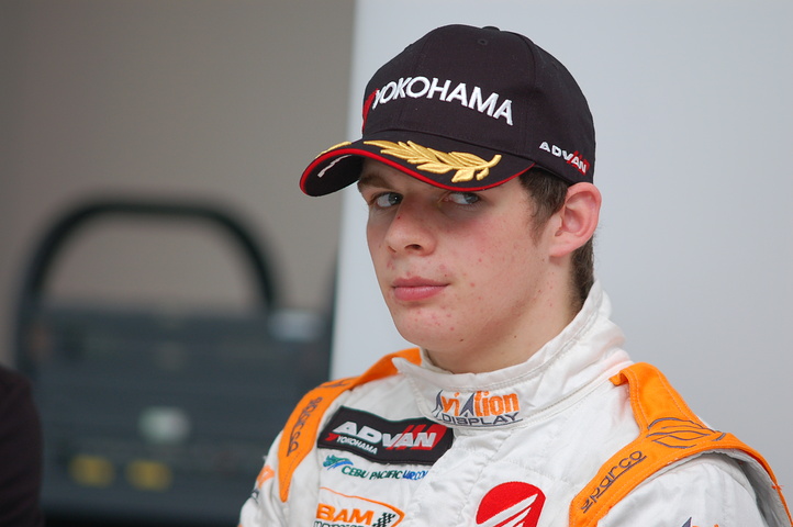 決勝記者会見: Nクラス3位のギャリー・トンプソン（KCMG）