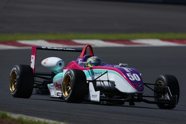 Cクラスポールポジションは、関口雄飛（B-MAX）