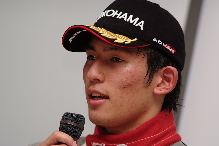 決勝記者会見: Nクラス決勝2位の中山雄一（トムス）