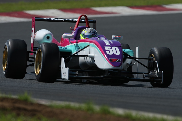 Cクラスポールポジションは、関口雄飛（B-MAX）