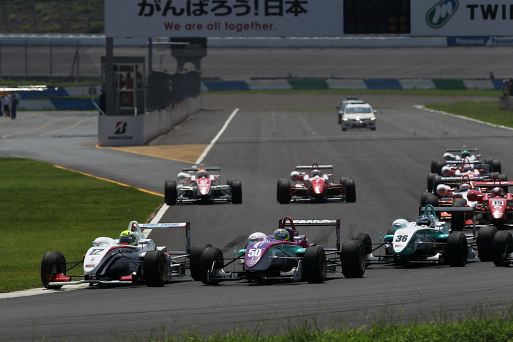 20周の決勝レースがスタートした