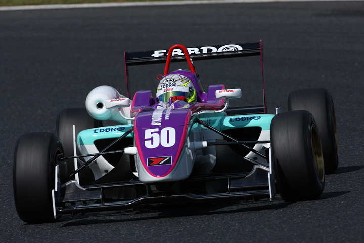 Cクラスポールポジションは、関口雄飛（B-MAX）