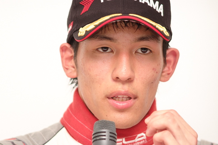 決勝記者会見: Nクラス決勝2位の中山雄一（トムス）
