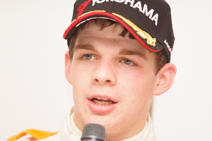 決勝記者会見: Nクラス決勝3位のギャリー・トンプソン（KCMG）