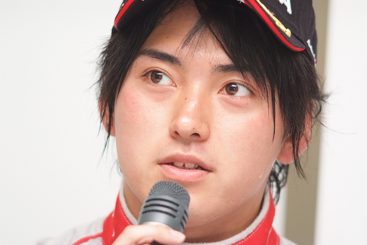 決勝記者会見: Nクラス決勝3位の、千代勝正（NDDP）