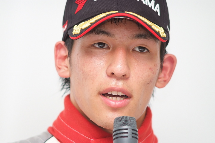 決勝記者会見: Nクラス優勝の、中山雄一（トムス）
