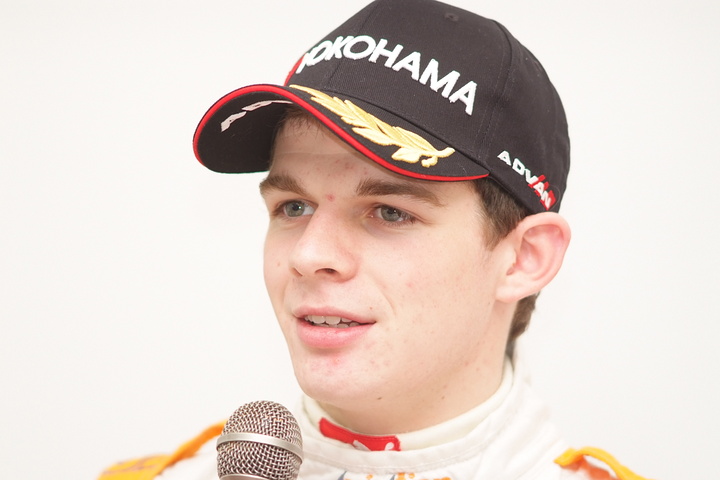 決勝記者会見: Nクラス決勝3位のギャリー・トンプソン（KCMG）