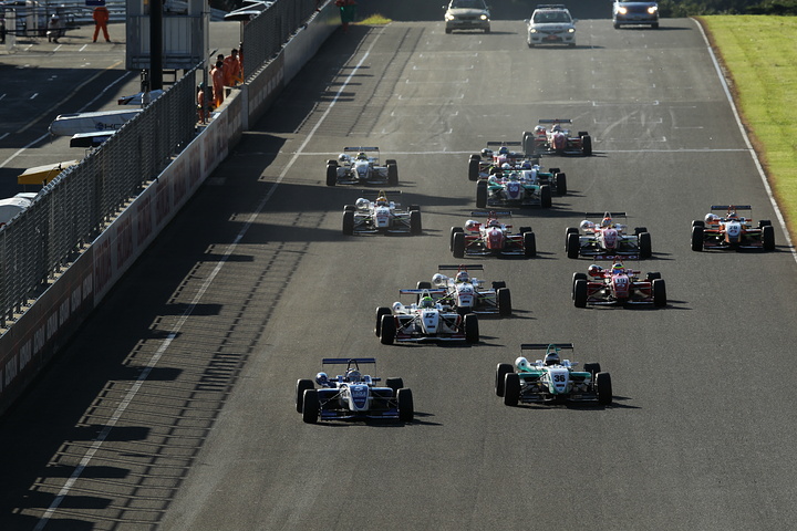 18周の決勝レースがスタートした #1