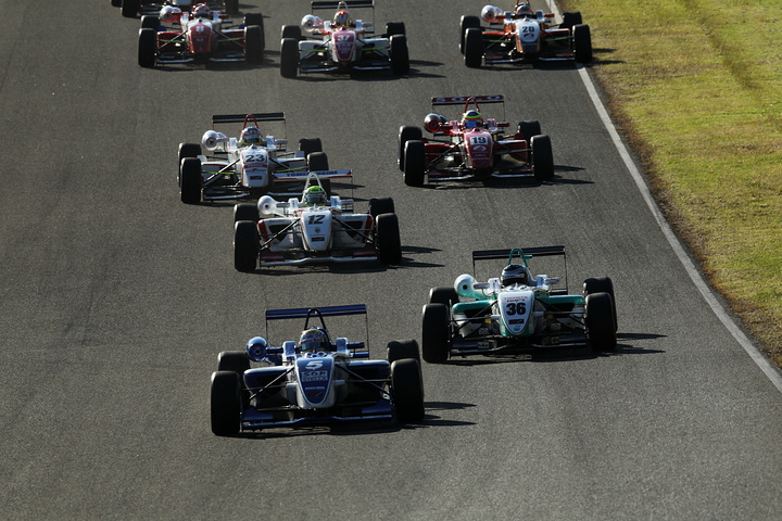 18周の決勝レースがスタートした #2