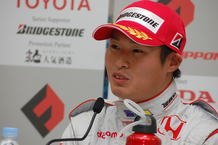 公式記者会見: 予選3位の塚越広大（ダンデライアン）