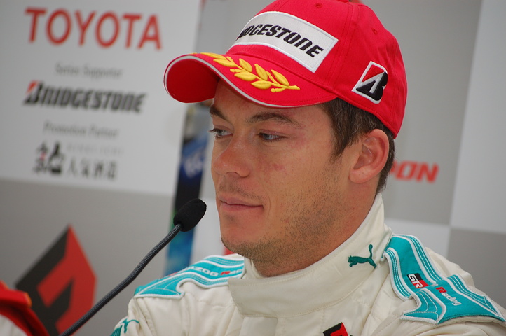 決勝記者会見: 優勝のアンドレ・ロッテラー（トムス）