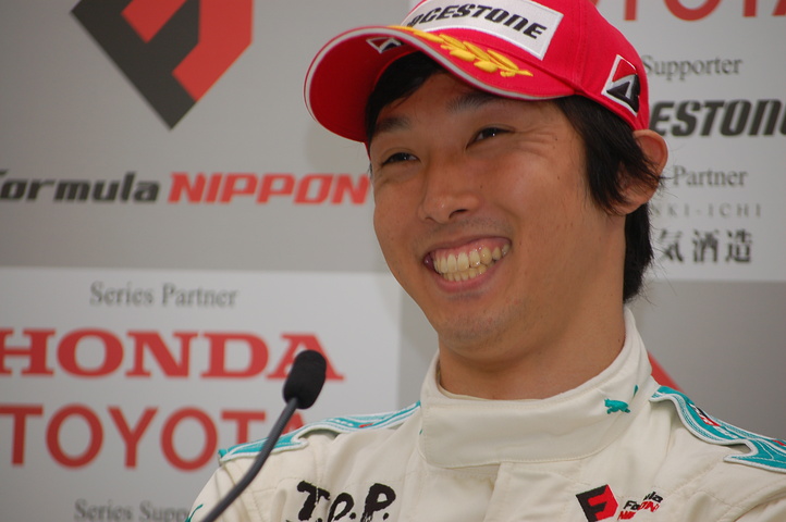 決勝記者会見: 3位の中嶋一貴（トムス）