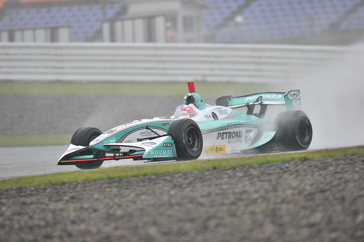 フリー走行2回目: 6位は地元期待の井口卓人（トムス）