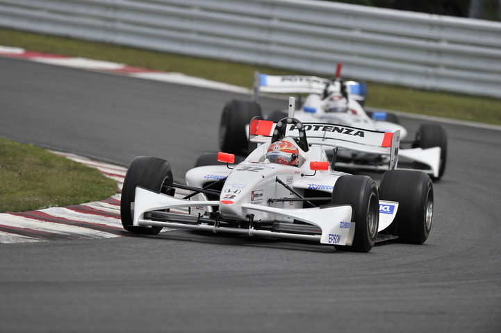 公式予選: 3位は小暮卓史（ナカジマ）