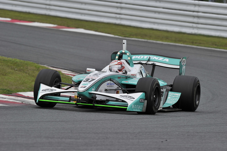 優勝は予選13位からスタートした中嶋一貴（トムス）