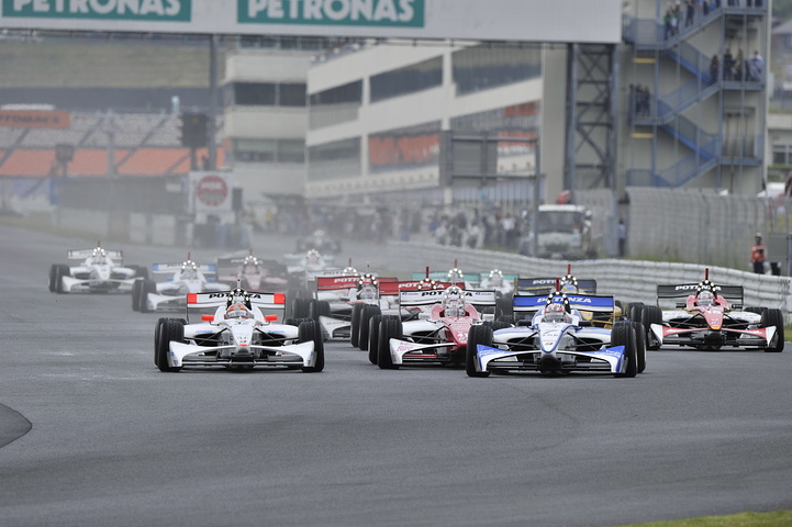 54周の決勝レースがスタートした