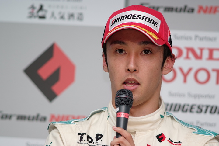 決勝記者会見: 決勝3位の中嶋一貴（トムス）