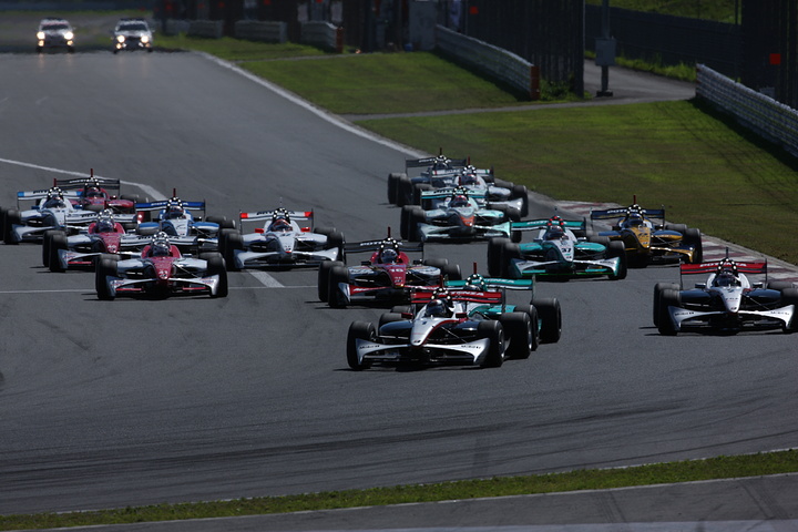 44周の決勝レースがスタートした