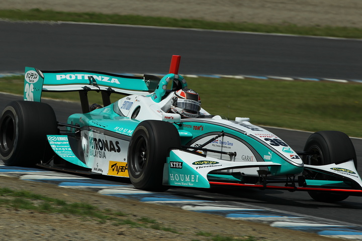 フリー走行1回目: 3位はアンドレ・ロッテラー（トムス）