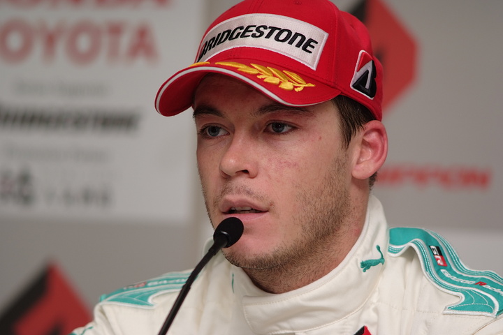 決勝記者会見: 2位のアンドレ・ロッテラー（トムス）