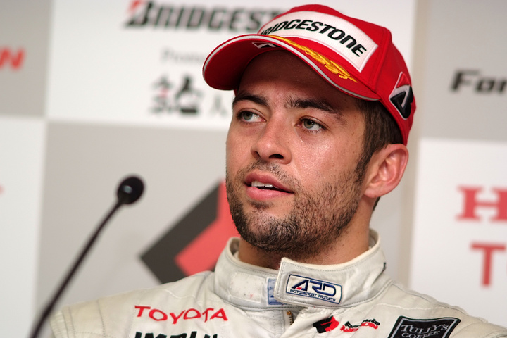 決勝記者会見: 優勝のジョアオ・パオロ・デ・オリベイラ（インパル）