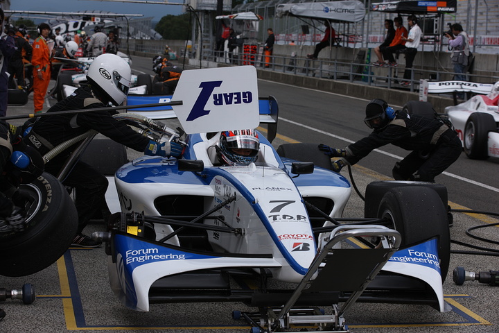 フリー走行2回目: 3位は大嶋和也（ルマン）