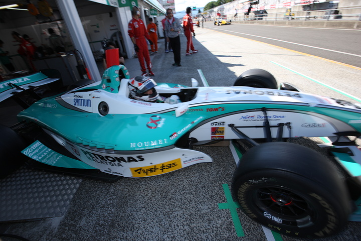 ノックアウト予選に出撃するアンドレ・ロッテラー（トムス）