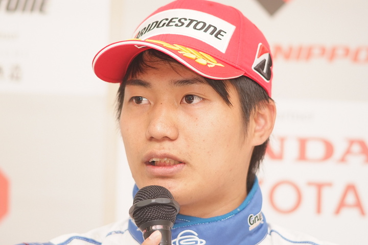 予選記者会見: ポールポジションの大嶋和也（ルマン）