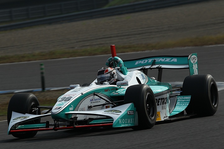 フリー走行: トップタイムはアンドレ・ロッテラー（トムス）